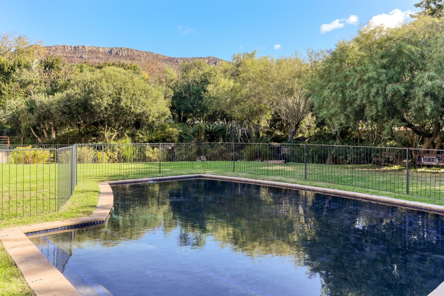 7 Bedroom Property for Sale in Zwaanswyk Western Cape